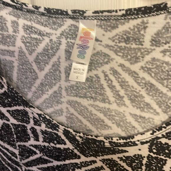 NWOT Lularoe top. Size small - Picture 4 of 6